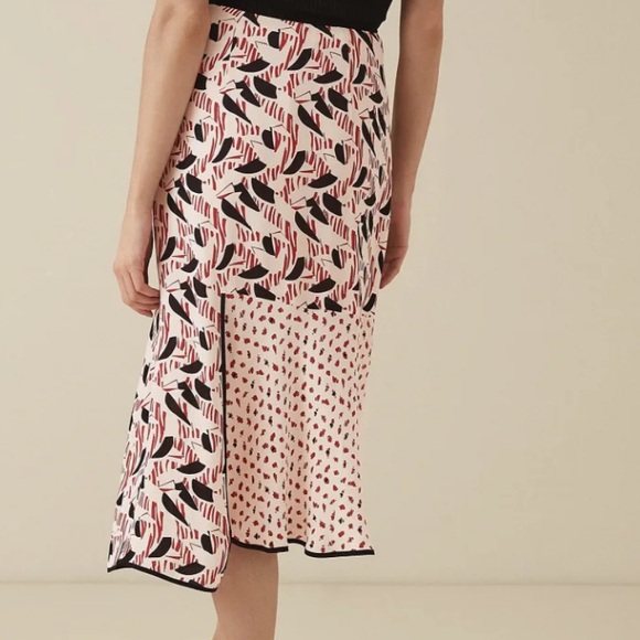 REISS
Eline Spliced Printed Skirt Size 6 - Picture 3 of 10